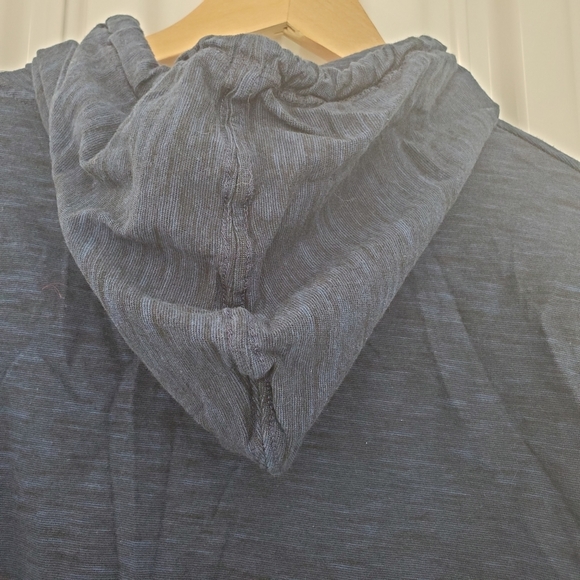 Urban Heritage  | Long Sleeve Shirt Hoodie - Picture 8 of 9